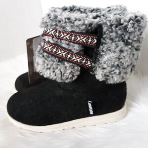 Muk Luks Women's Winter Boot size 7M